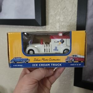 American Dimestore Brand Scale 1:43 Ice Cream Truck 2005 New In Box